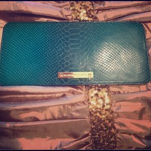 Bcbg runway clutch